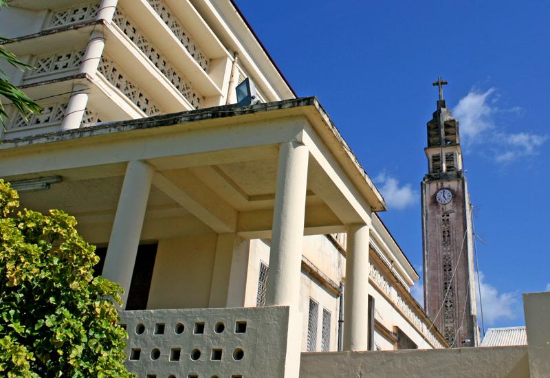 Guadeloupe, ville de Morne-à-l'Eau, Eglise Saint-André - Morne-à-l'Eau, un clocher décalé