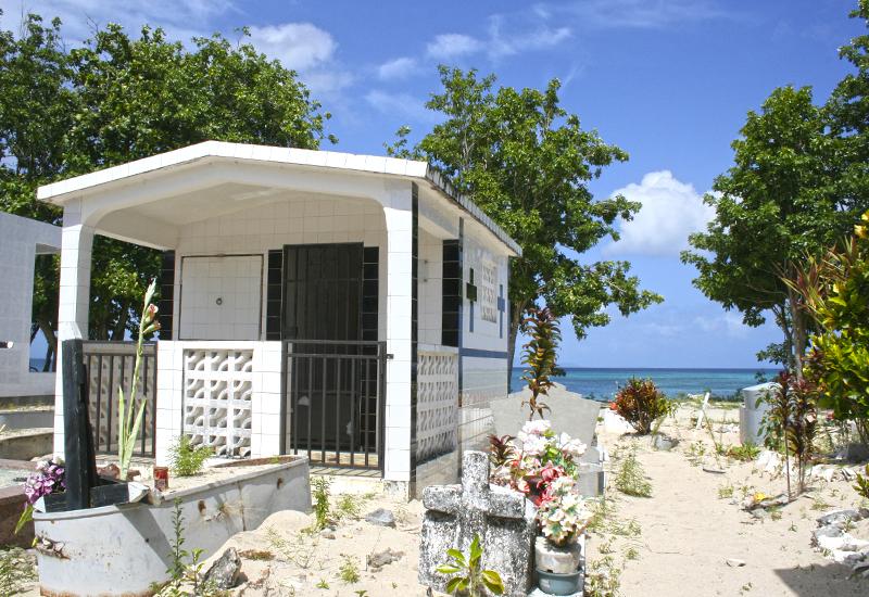 Guadeloupe, ville de Port-Louis, à proximité de la mer, le cimetière marin 