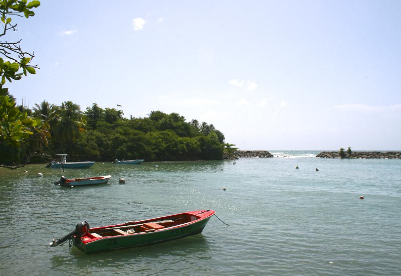 Anse Dumont, ville du Gosier, Guadeloupe. Un port bien protégé