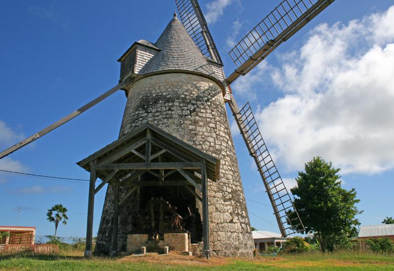 Moulin de Bézard, Capesterre de Marie-Galante : entièrement réalisé en pierre de taille