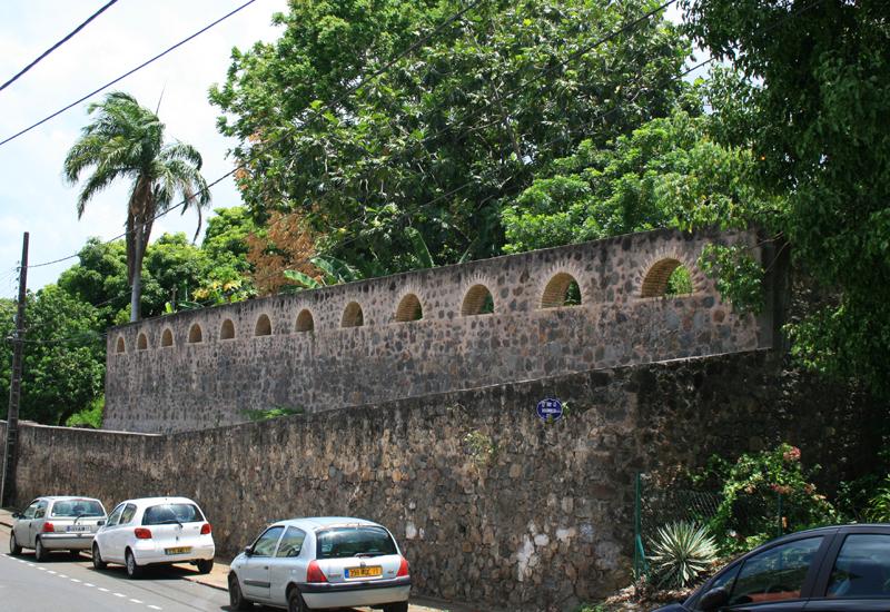 Basse-Terre, Guadeloupe. Ancien aqueduc
